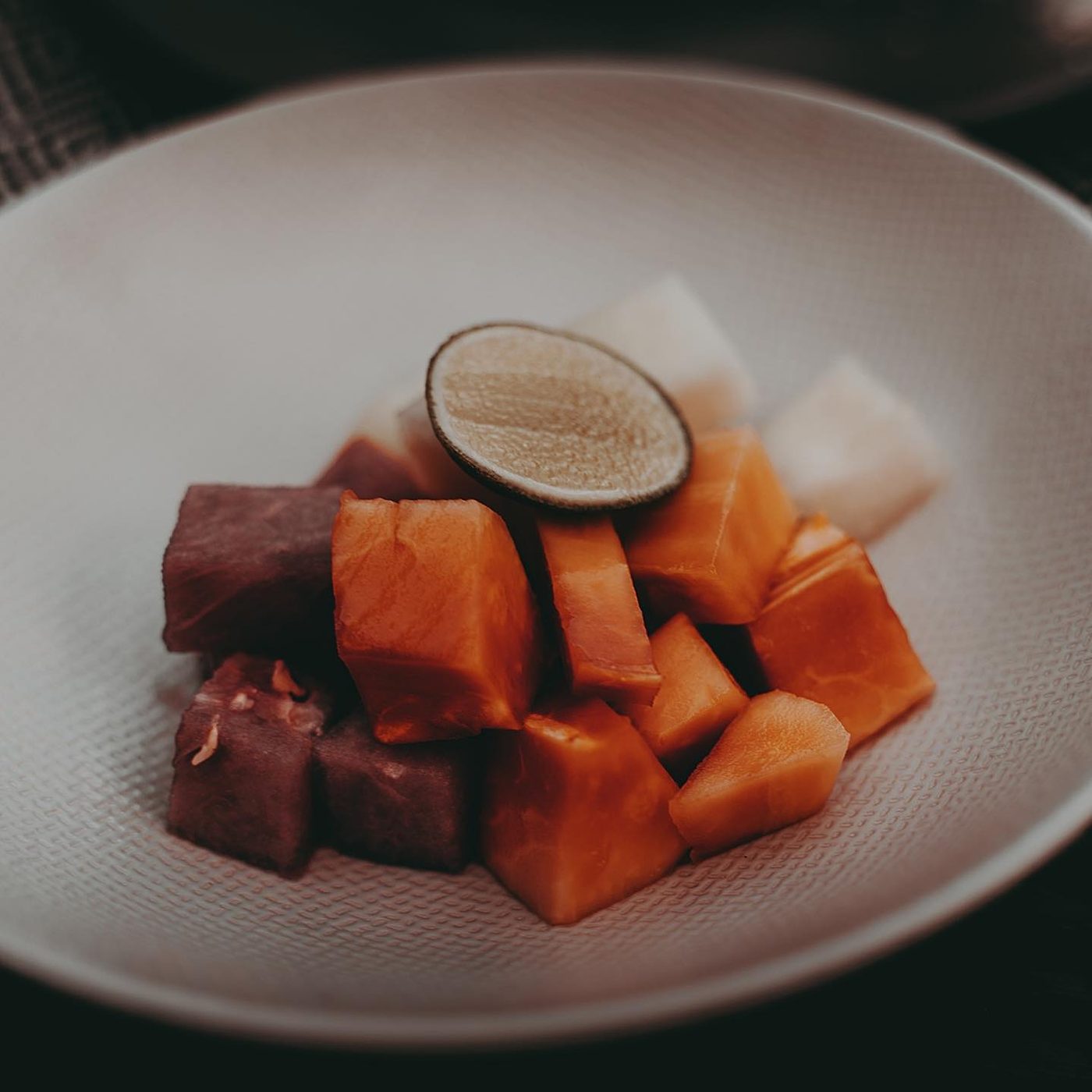 Plated tuna poke cubes with lime